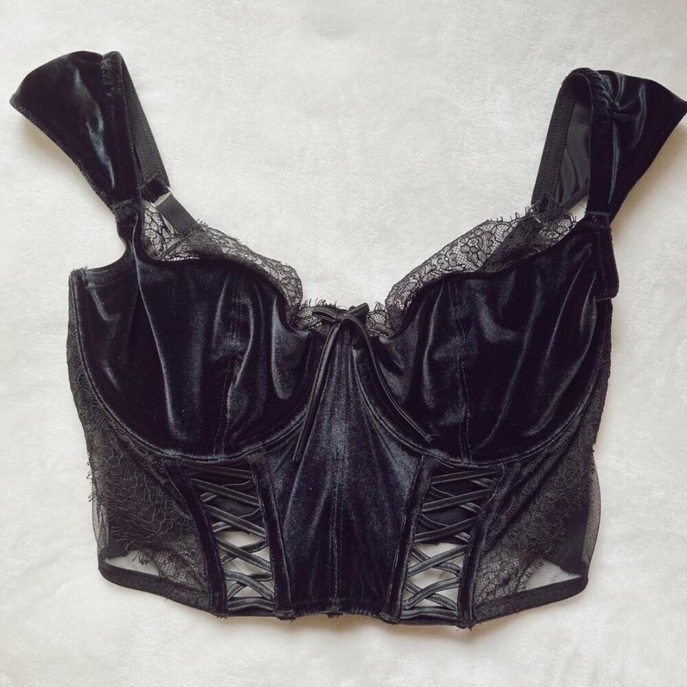 Velvet Victoria’s Secret black corset